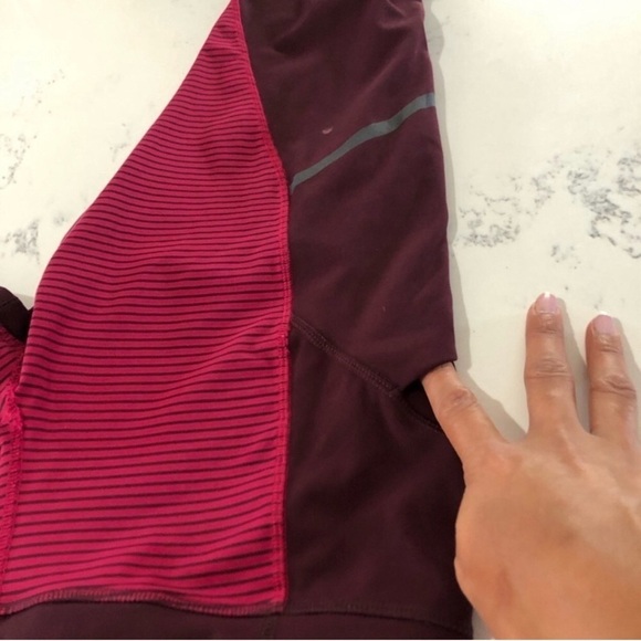 Lululemon low cut crop leggings side pockets red with stripes - Picture 4 of 15